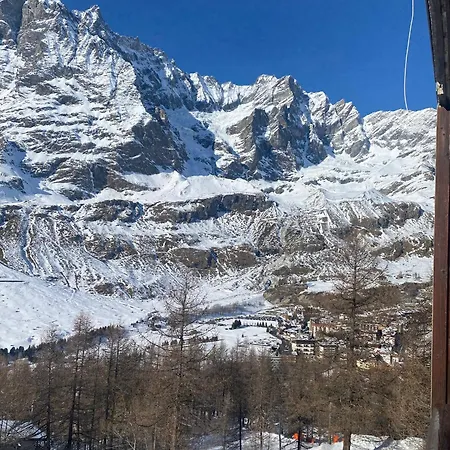 Casa Aurora Cervinia * ברויל-קרוויניה